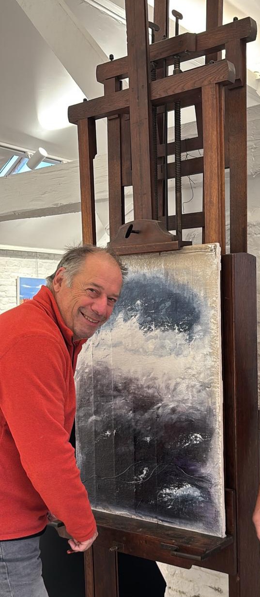 Michel Marinus dans son atelier en 2025